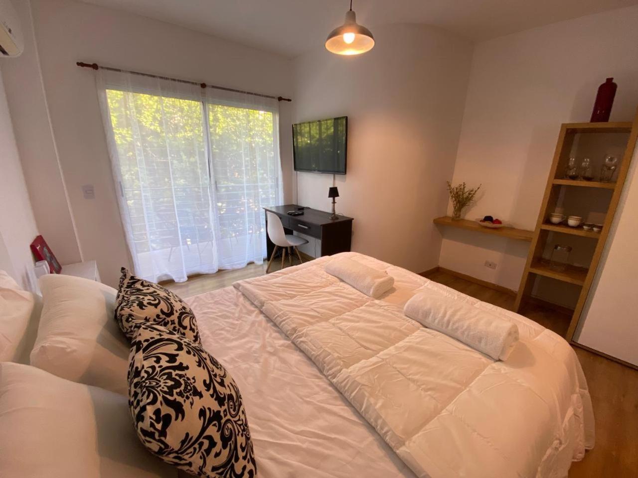 Moderno Monoambiente Nuevo Con Balcon A La Calle En Barrio Belgrano * Buenos Aires